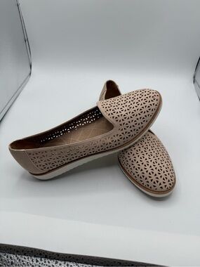 Life Stride Velocity Cream Perforated Slip Ons Sz 8.5